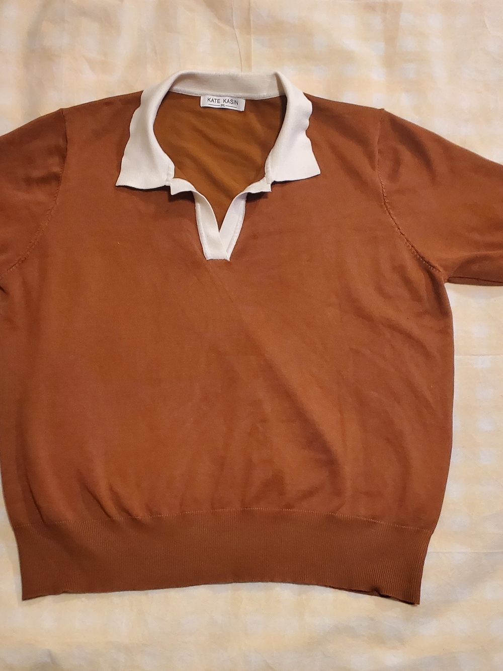 Kate Kasin Men's V-Neck Polo-Collar Sweater in Brown with Cream Trim